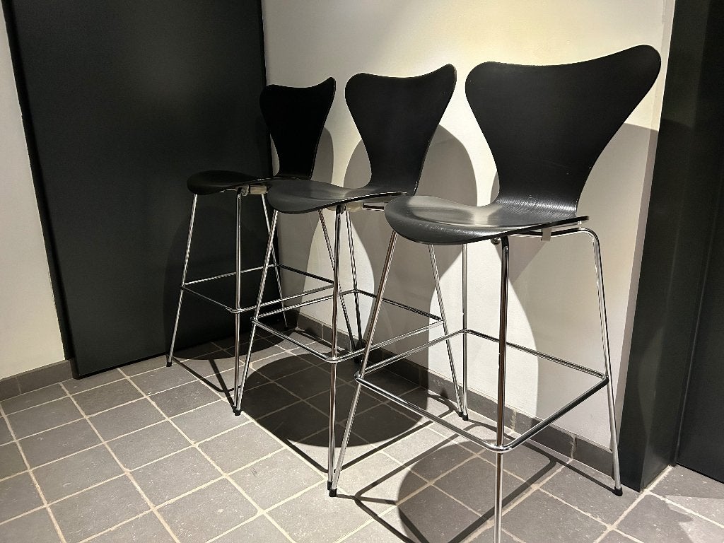 4 Tabourets Série 7 Fritz Hansen, 90 cm ou plus, 4 tabourets, Enlèvement, Utilisé