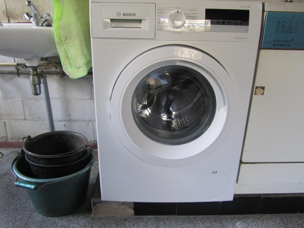 Wasmachine Bosch serie 4, Elektronische apparatuur, Wasmachines, Ophalen, Zo goed als nieuw, Voorlader, 85 tot 90 cm