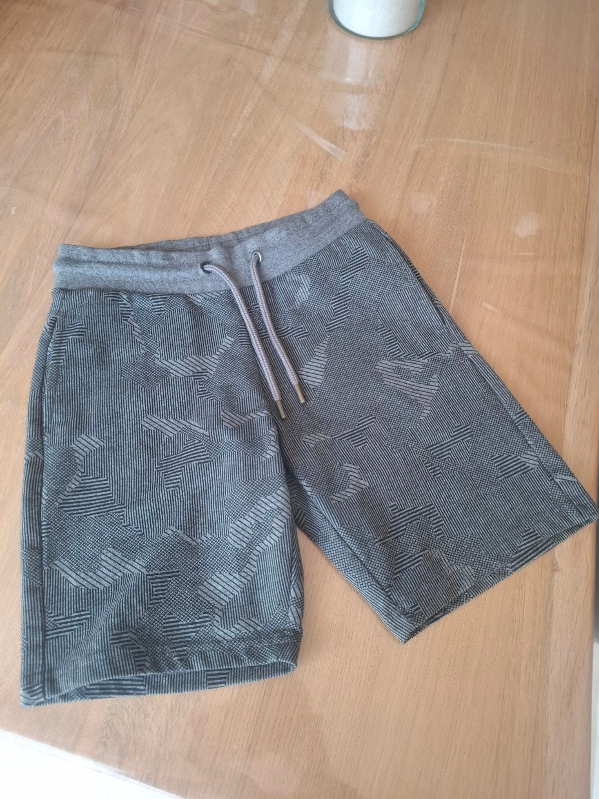 Jongensshort merk jbc besties maat 134, Enfants & Bébés, Vêtements enfant | Taille 134, Enlèvement