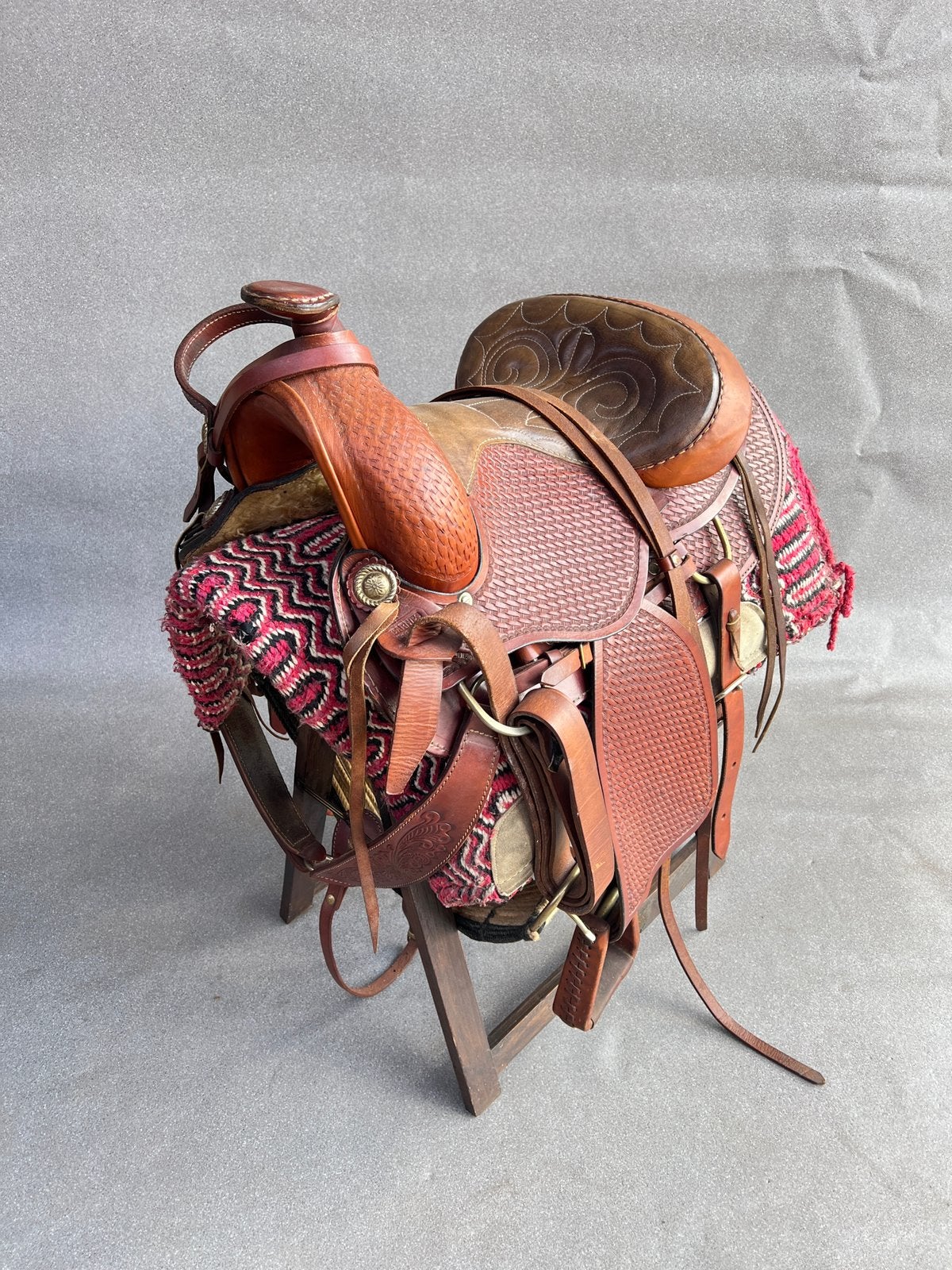 Selle Western BARNES Made in America Cuir- Équipement Cowboy, Enlèvement