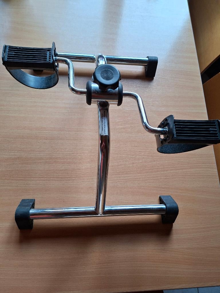 oefenfietsje, Sports & Fitness, Appareils de fitness, Comme neuf, Vélo de bureau, Jambes, Métal, Enlèvement