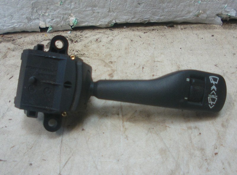 COMMODO ESSUIE-GLACE BMW 5 serie (E39) (8-364-664-l), Utilisé, BMW, Petuelring 130
80809  München, DE, Bayerische Motoren Werke AG