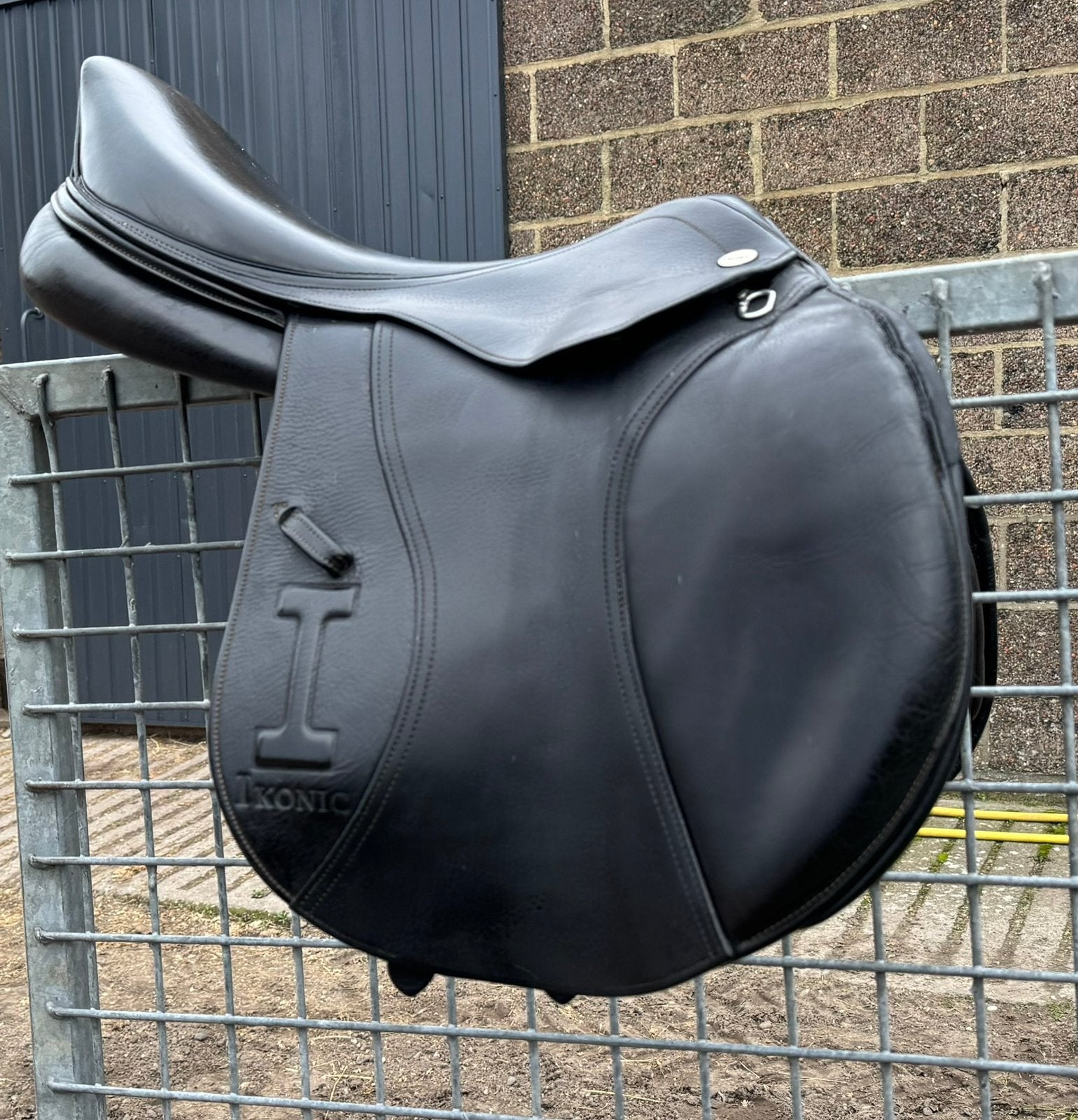 Ikonic elite line zadel (zwart), Dieren en Toebehoren, Ophalen, Zo goed als nieuw