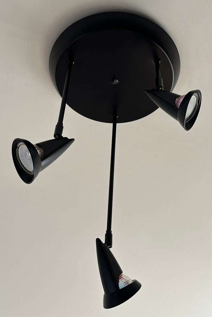 Zwarte plafondlamp met drie spots, Huis en Inrichting, Lampen | Plafondlampen, Ophalen, Zo goed als nieuw, Metaal