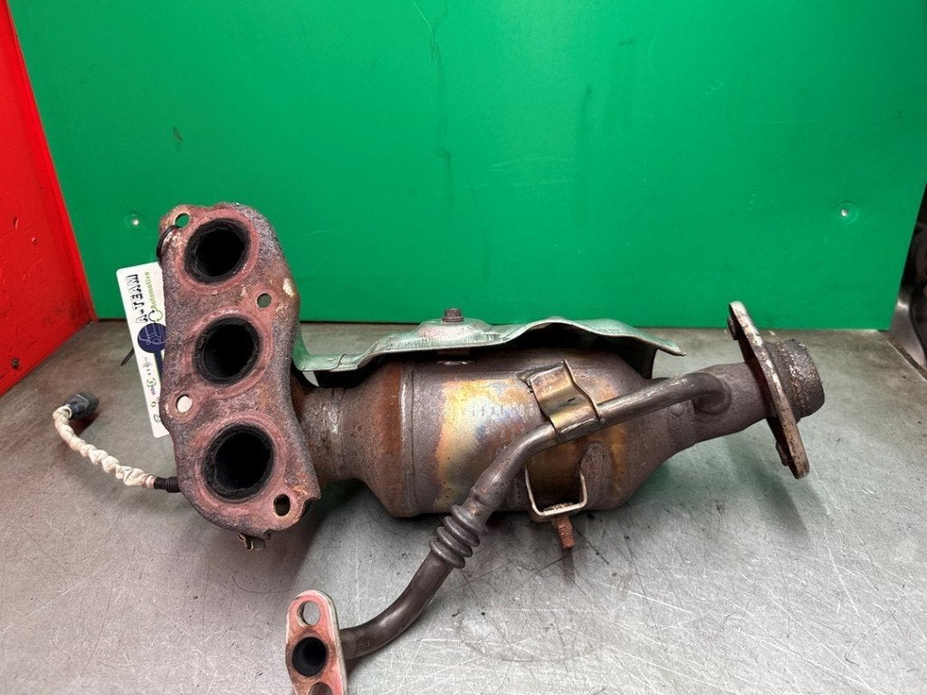 CONVERTISSEUR CATALYTIQUE MANIFOLD Toyota Yaris II (P9), Kundenbetreuung@toyota.de, Toyota, Utilisé, Toyota-Allee 2
50858  Köln, DE