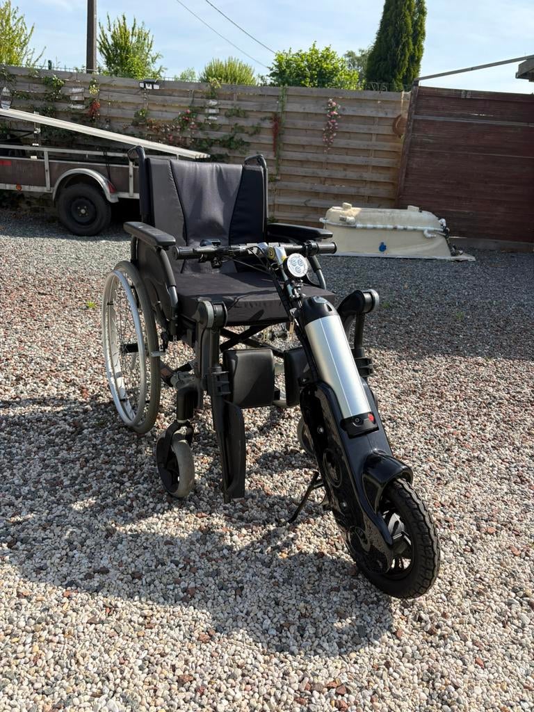 Aanhangwiel met rolstoel, Diversen, Rolstoelen, Ophalen, Zo goed als nieuw