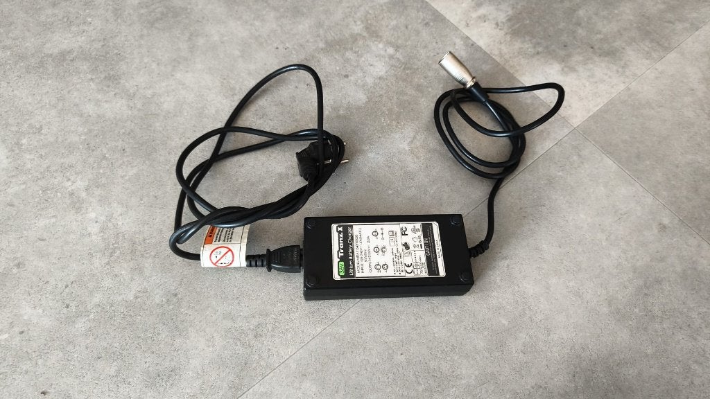 TranzX Oplader 36V (Output 42V – 2A) 5-pins stekker, Fietsen en Brommers, Gebruikt
