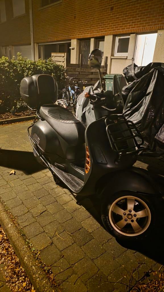 Vespa GTS 125cc costum, Fietsen en Brommers, Ophalen of Verzenden, Vespa