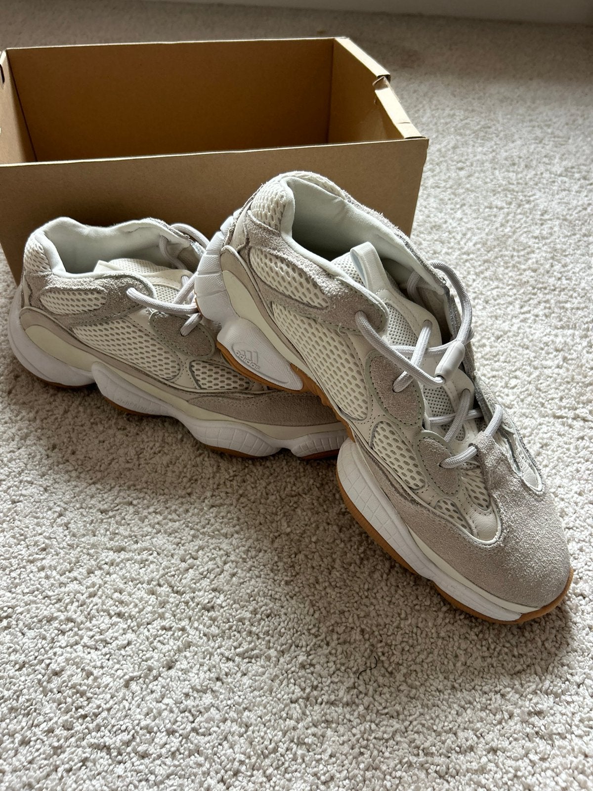 Gloednieuwe Yeezy 500 - Stone Taupe - Maat 44, Sport en Fitness, Loopsport en Atletiek, Ophalen, Nieuw