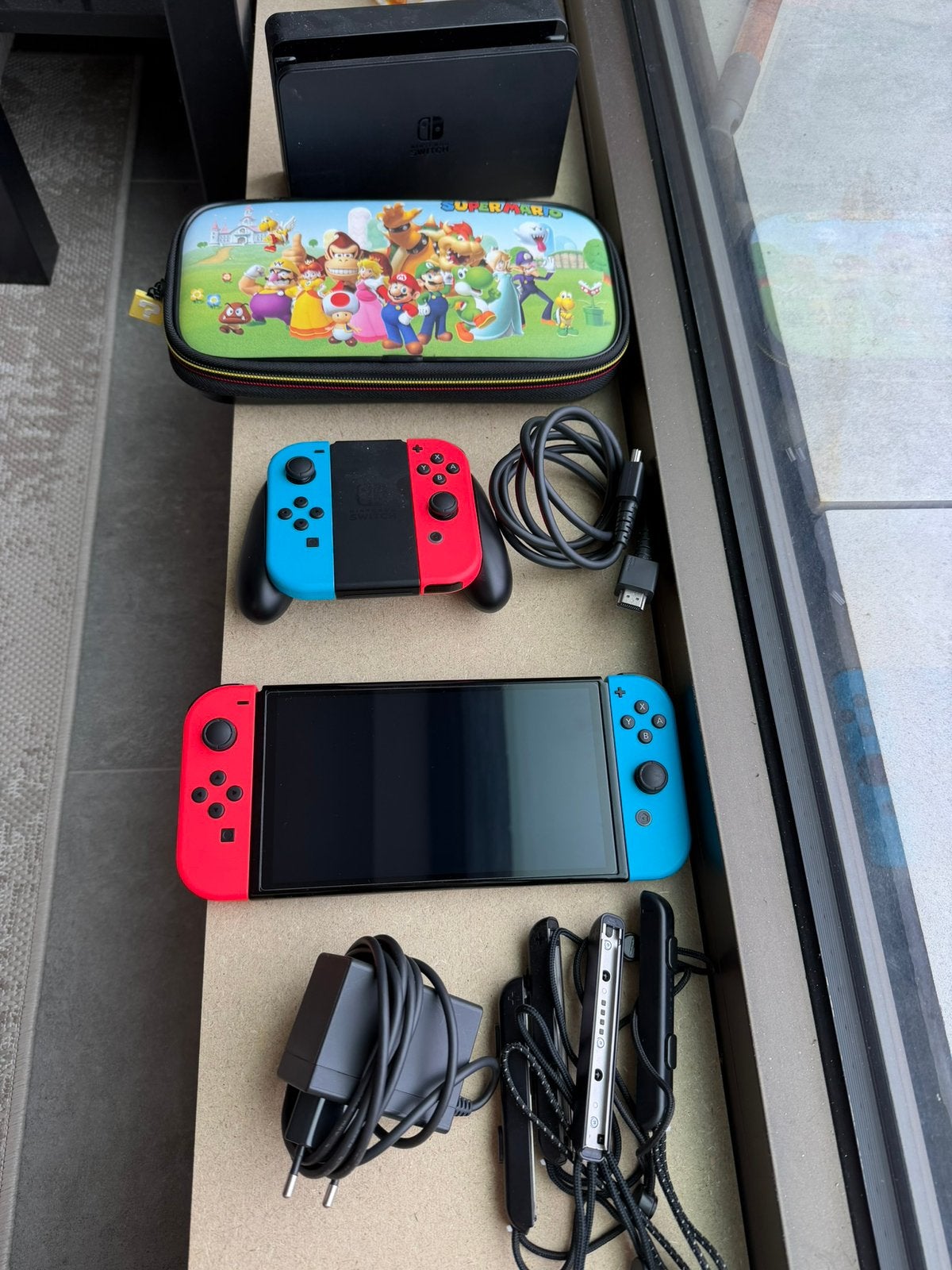 Nintendo Switch OLED met 4x controllers + Mario Bros Wonder, Games en Spelcomputers, Spelcomputers | Nintendo Portables | Accessoires
