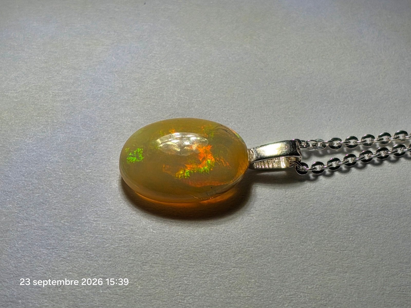 Sterling zilveren hanger met natuurlijke Ethiopische opaal, Ophalen, Nieuw, Met edelsteen, Zilver