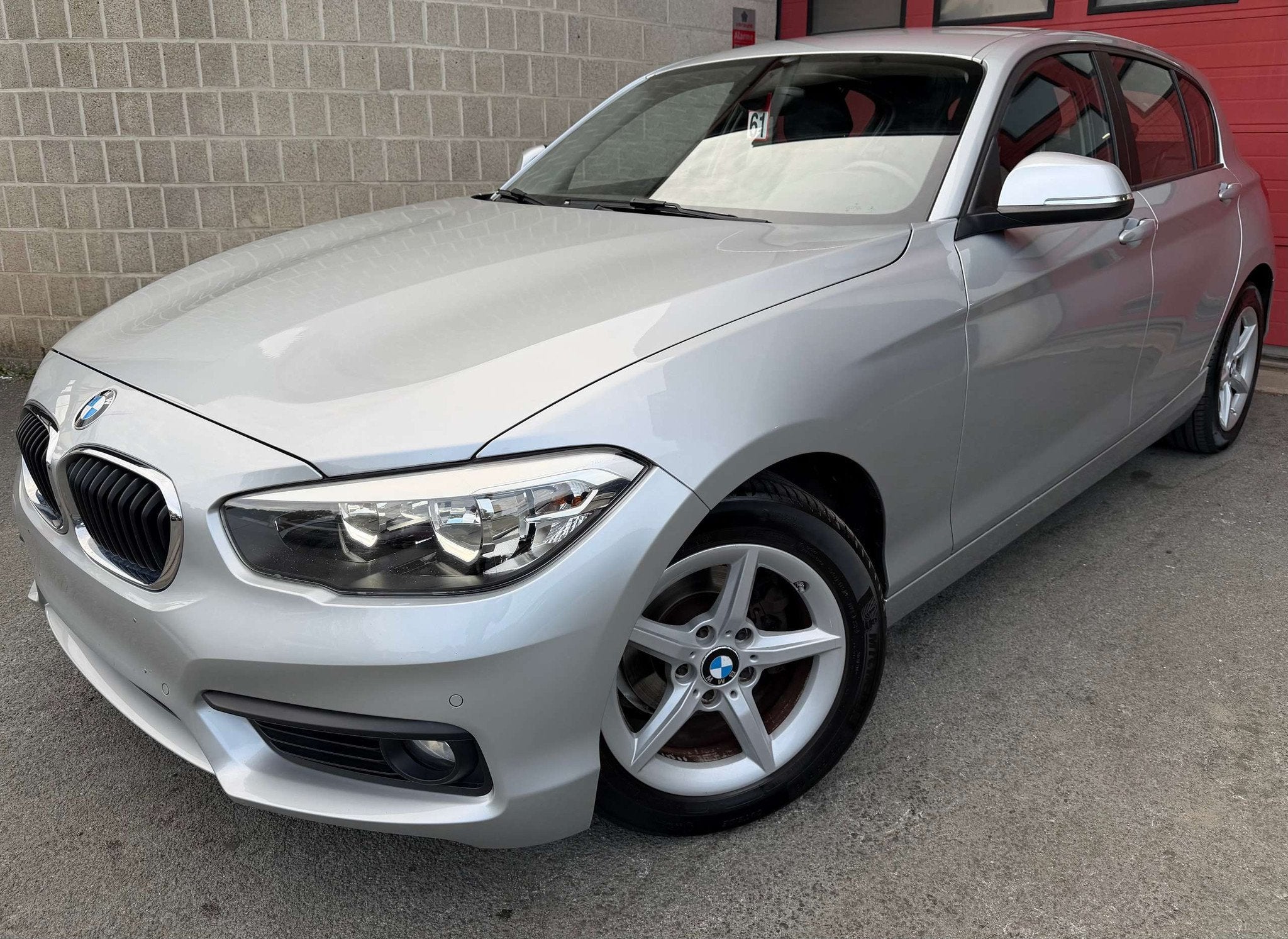BMW 1 Serie 116 i JOY Edition OPF + NAVI + CAR-PASS + GARANT, Autos, Cuir, Argent ou Gris, Achat, Euro 6