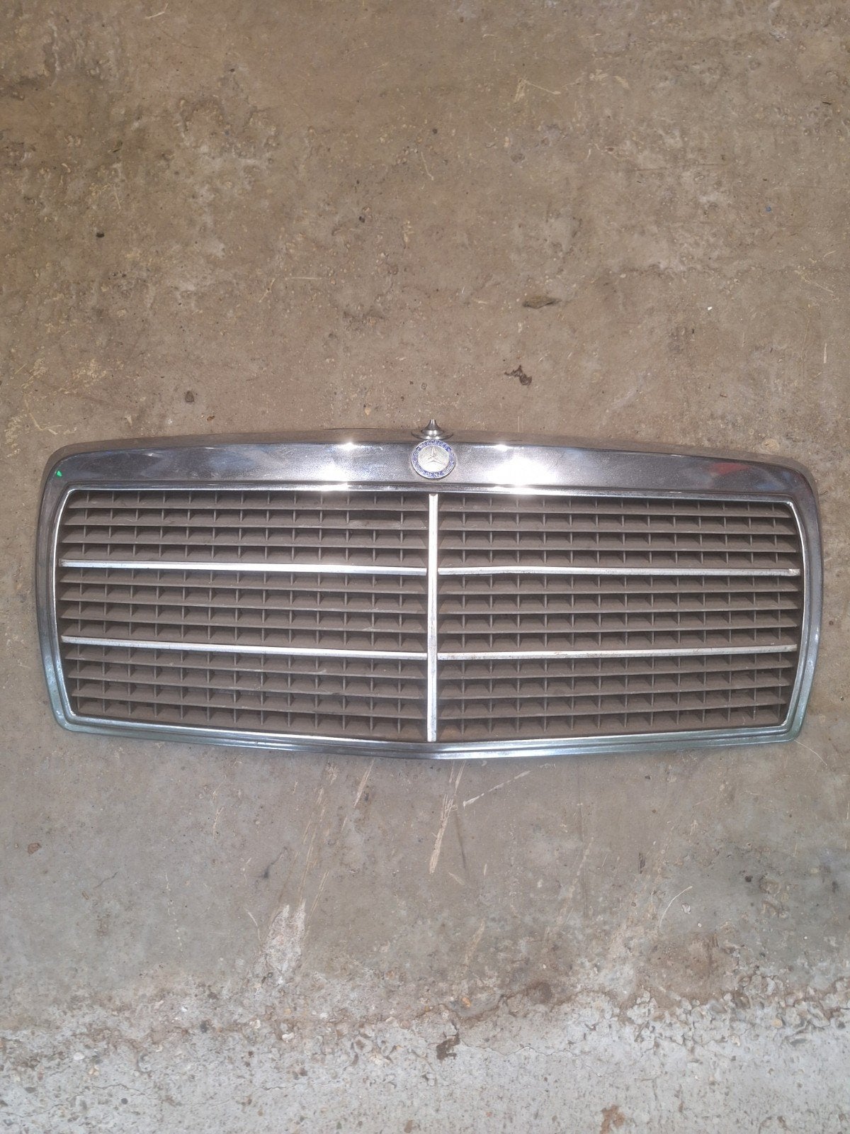 Mercedes W124 en 190  grillen en kaders te koop, Auto-onderdelen, Ophalen of Verzenden, Gebruikt, Mercedes-Benz