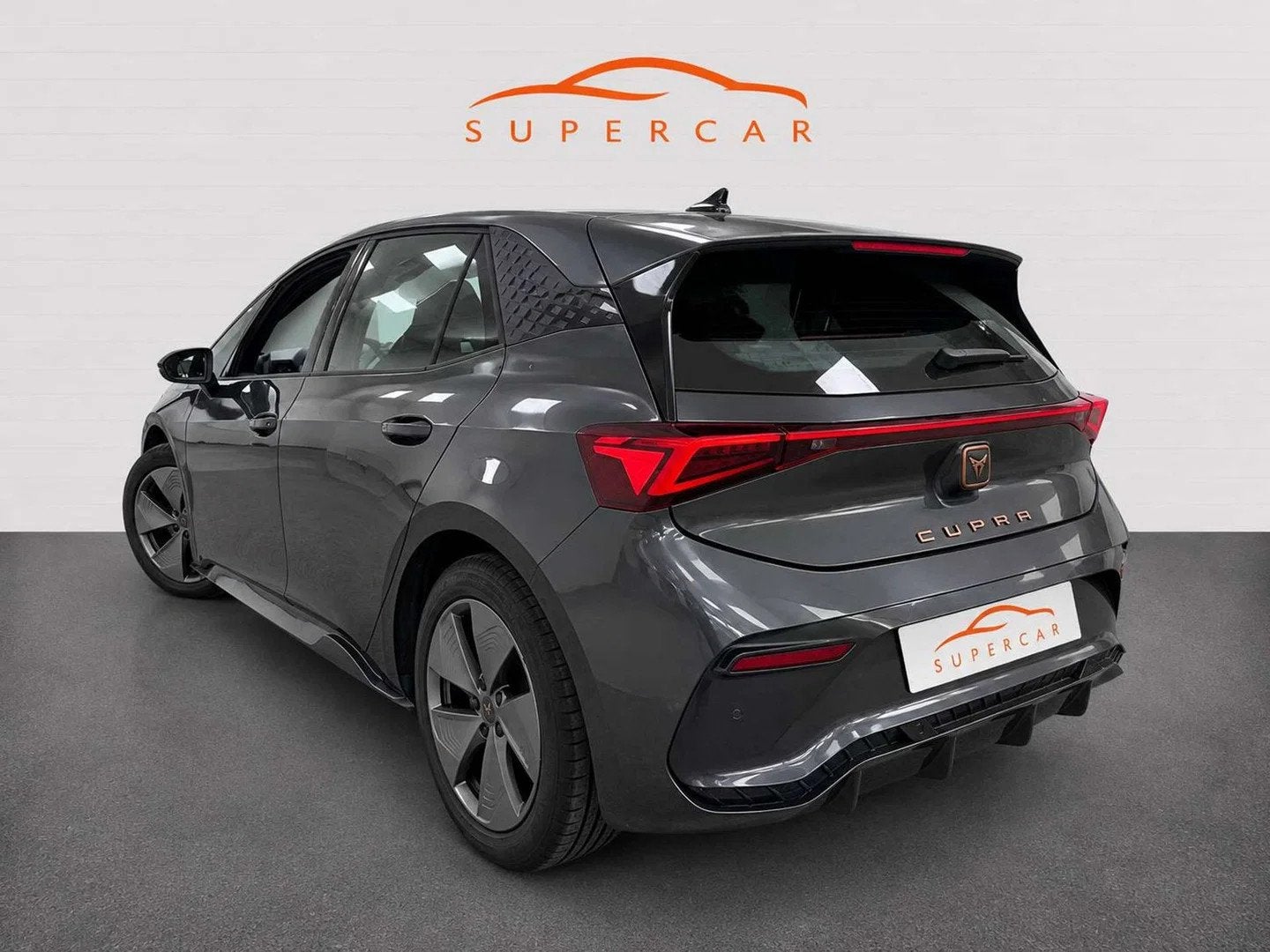 CUPRA Born Born 58 kWh /AC/ Toit Pano/ Camera/ Carplay / Cap, Autos, Argent ou Gris, Achat, Entreprise, Noir