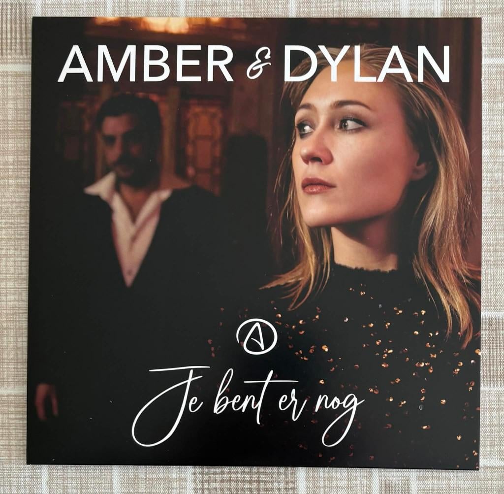 Amber & Dylan - Je Bent Er Nog (SV), 7 inch, 2020 tot heden, Ophalen of Verzenden, Zo goed als nieuw
