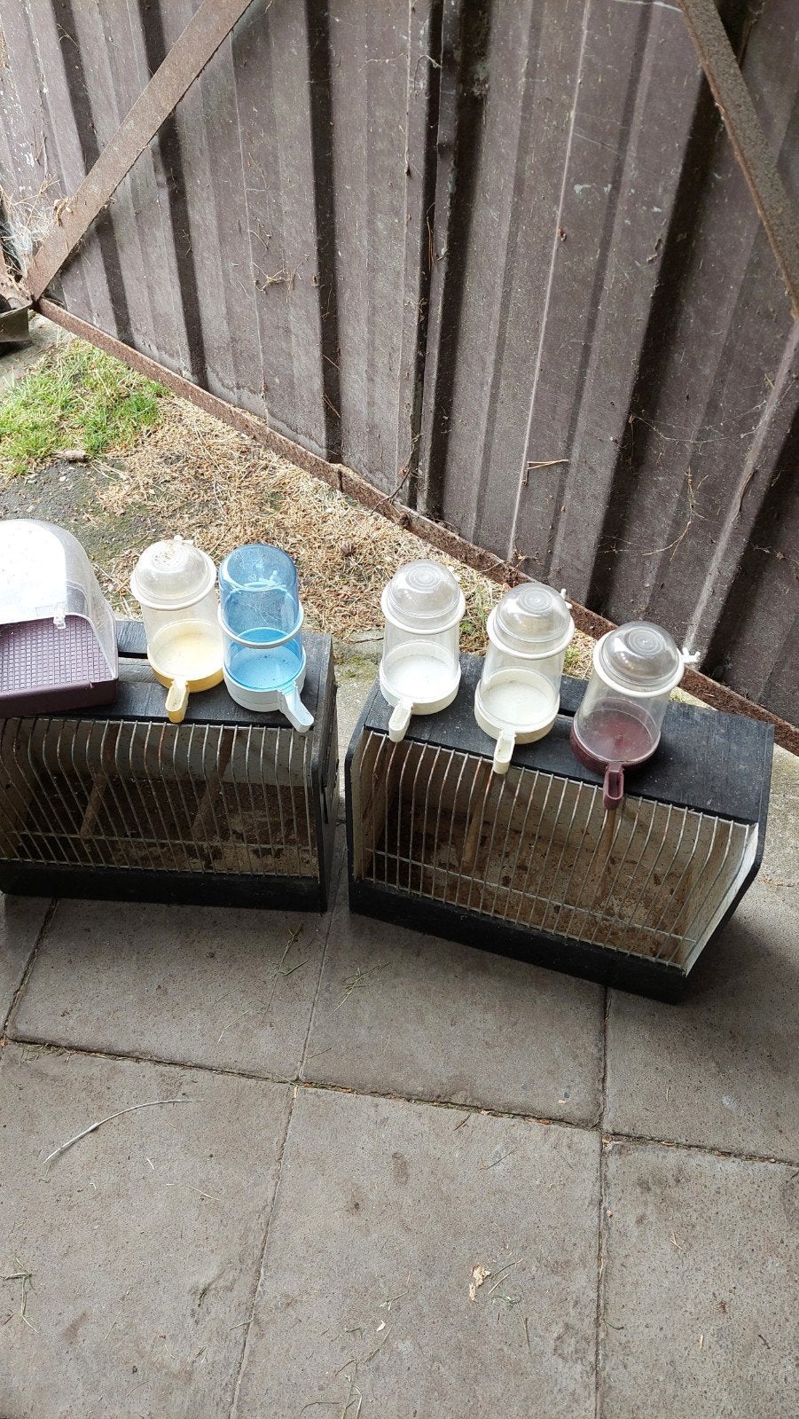 9drink flesjes 9 eetbakjes 1wasbakje en 5 kweek kooitjes, Animaux & Accessoires, Oiseaux | Accessoires, Enlèvement