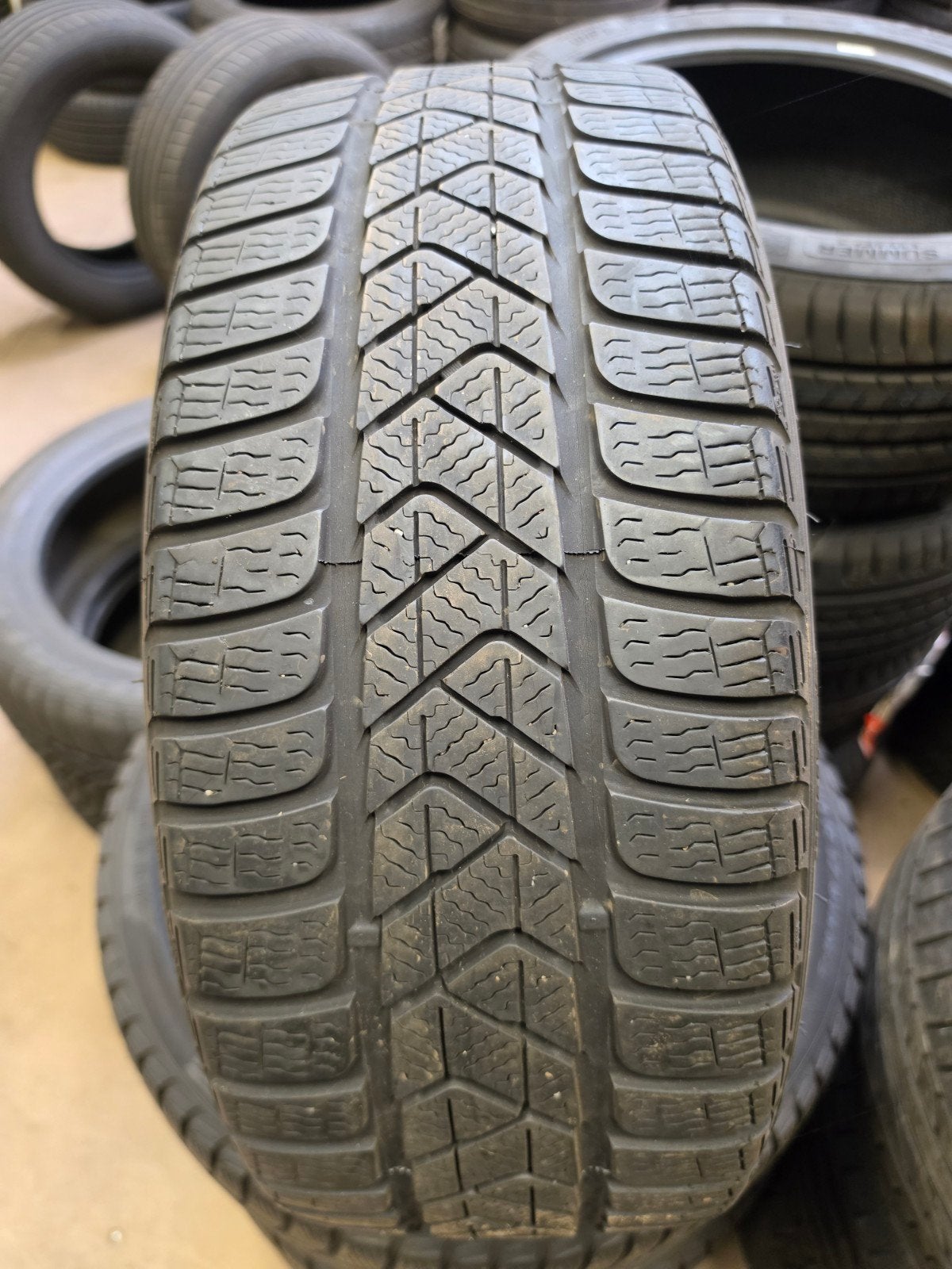 occasie banden Pirelli 205/40r17 45€ » chacun avec fixation, Enlèvement ou Envoi