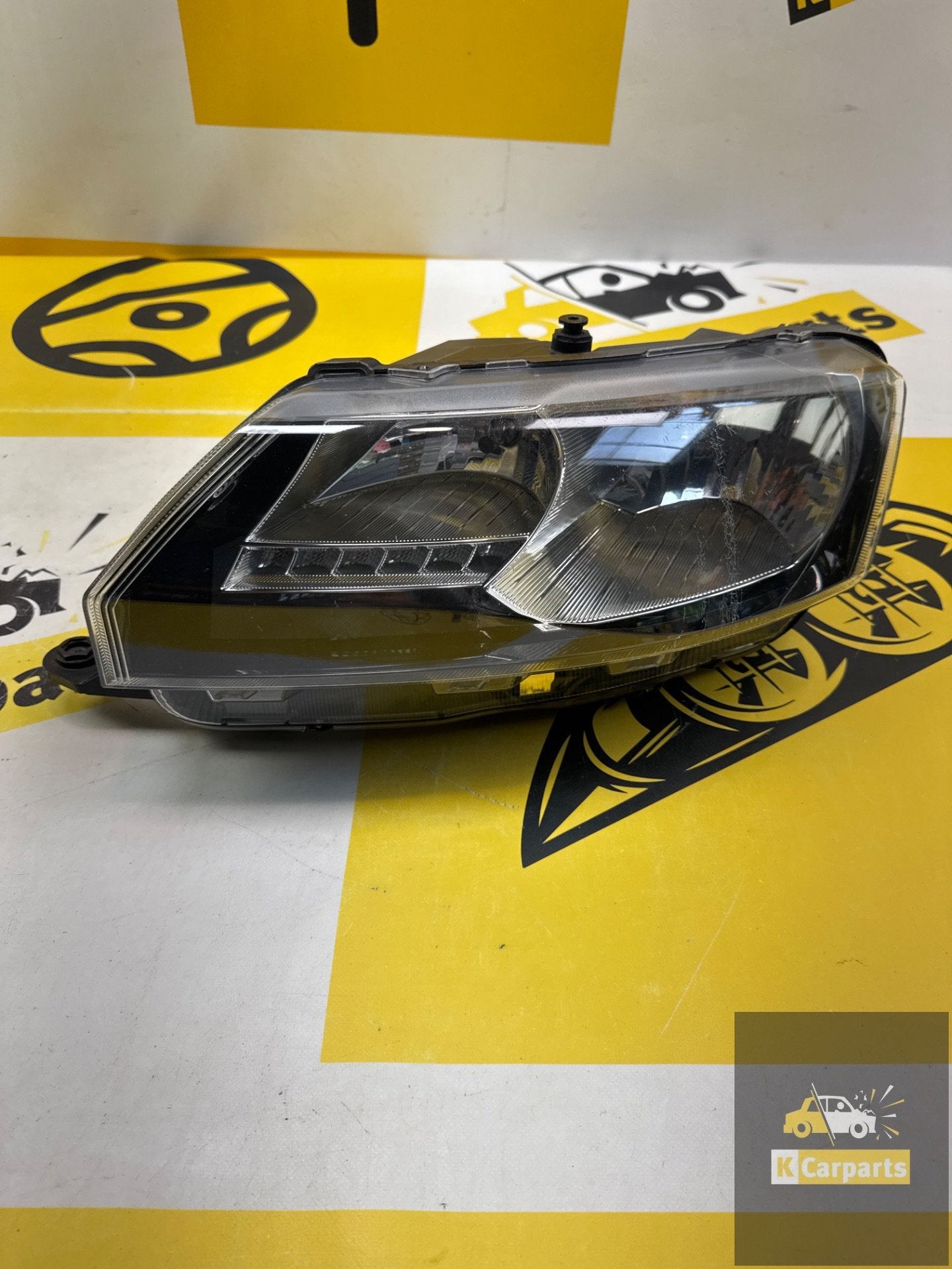 Skoda Rapid Rechts Koplamp, Auto-onderdelen, Tr. Vaclava Klementa 869
293 01  Mlada Boleslav, CZ, Skoda, Skoda Auto a.s., Gebruikt