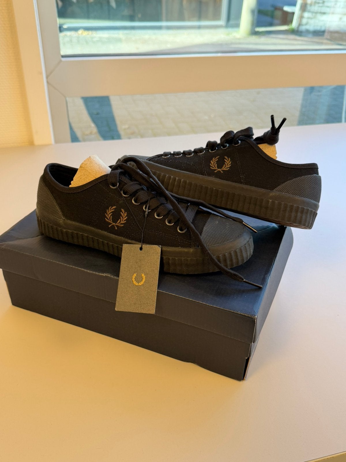 Espadrilles basses en toile Fred Perry Hughes noires 38 neuf, Neuf, Enlèvement ou Envoi, Sneakers et Baskets, Noir