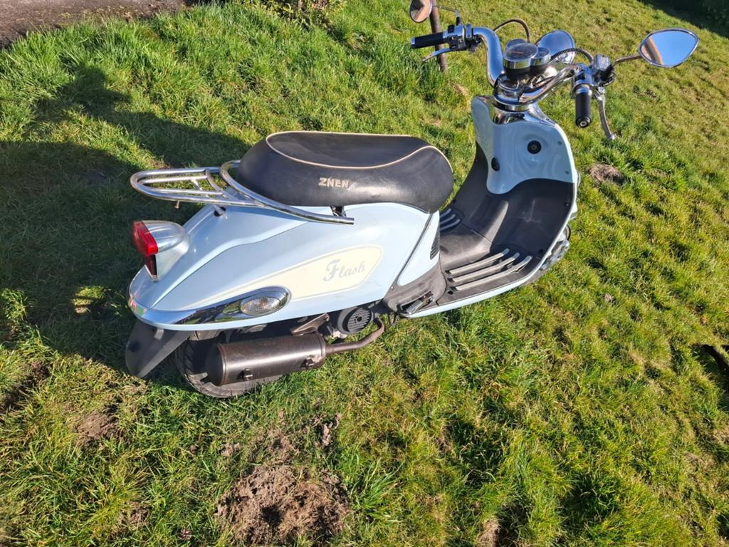 49 cc scooter B classe, Fietsen en Brommers, Overige merken, Gebruikt, Ophalen of Verzenden, Benzine