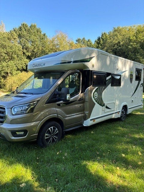 Chausson 747 GA Premium Crown Edition, Ringverwarming, ABS, Ford, Afzuigkap