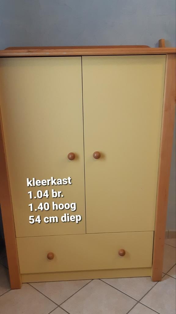 Kleerkast  grenen hout. Afhalen in Leuven, Ophalen