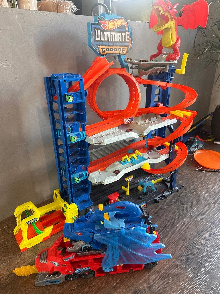 HOTwheels Ultimate garage + HOTwheels truc, Ophalen, Zo goed als nieuw