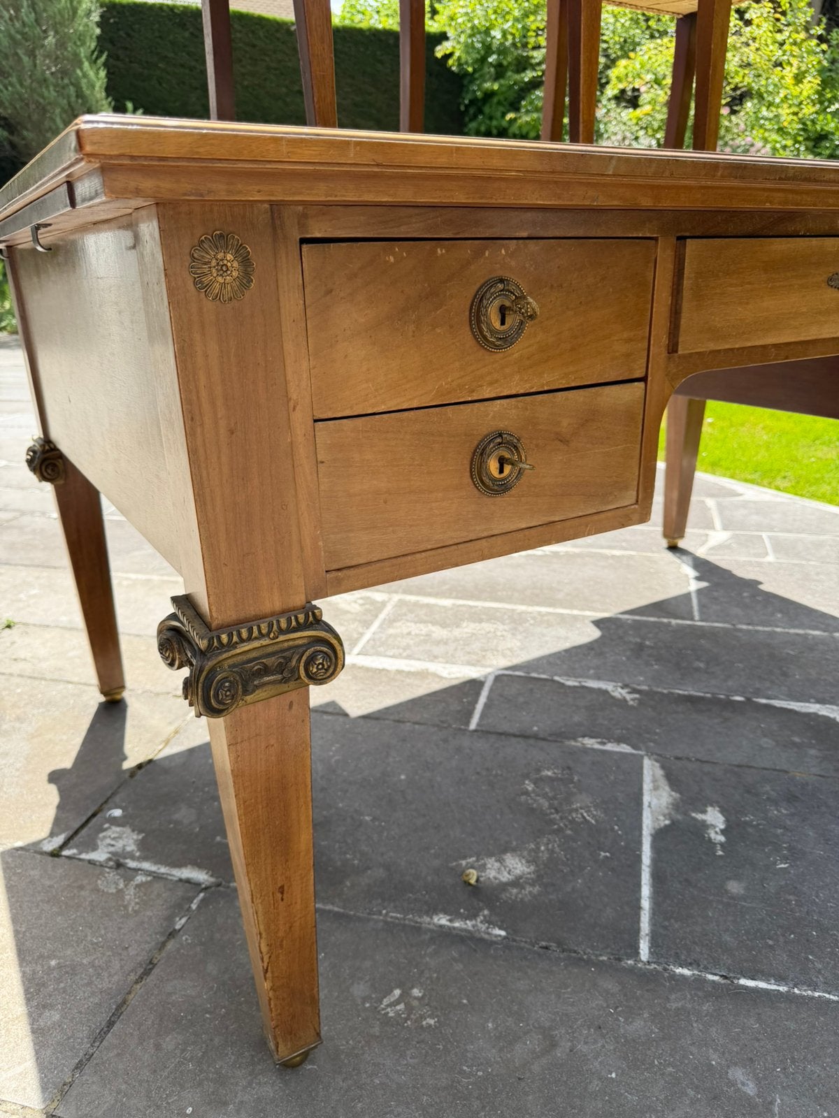 Grand bureau recto verso style Empire cuir vert, Ophalen