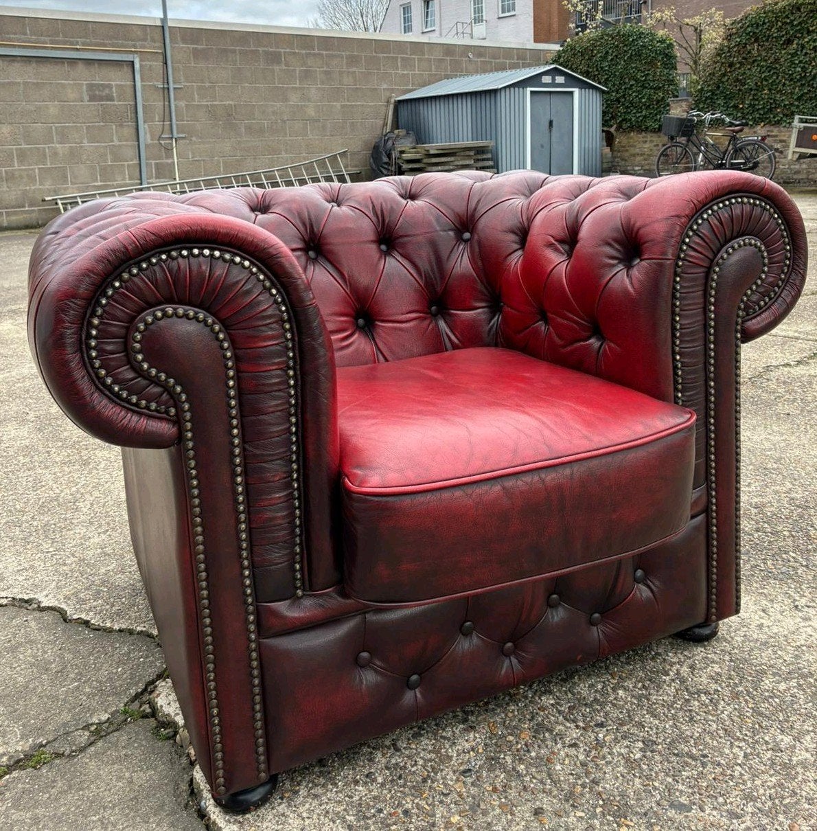 Chesterfield clubfauteuil in de kleur oxblood red. Izgst, Huis en Inrichting, Ophalen, Gebruikt, Leer, Chesterfield, vintage, mancave