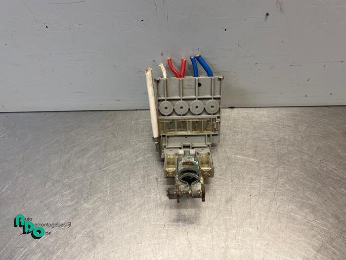 Borne de batterie d'un Mitsubishi Space Star (Space Star 13-, -, -, 3 mois de garantie, Utilisé
