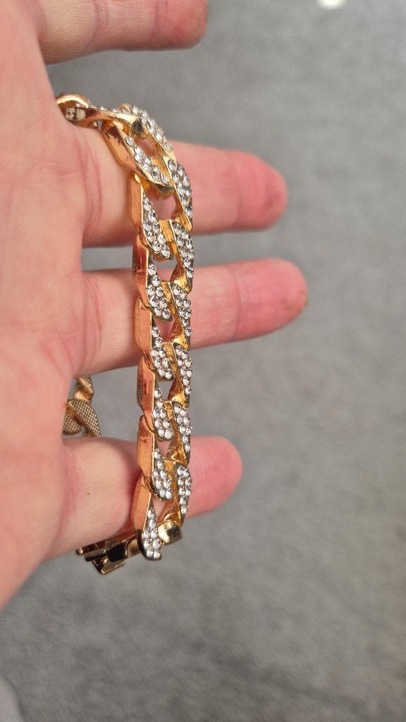 Mooi Goud > kleur Armband met 16 steentjes aan één schakel, Handtassen en Accessoires, Armbanden, Ophalen, Nieuw, Goud, Overige materialen