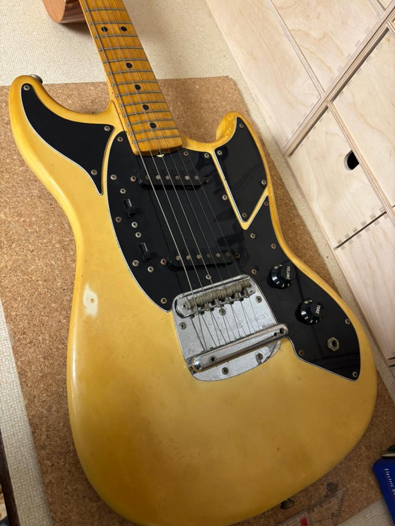 Fender Mustang 1978, Musique & Instruments, Instruments à corde | Guitares | Électriques, Enlèvement, Comme neuf, Fender