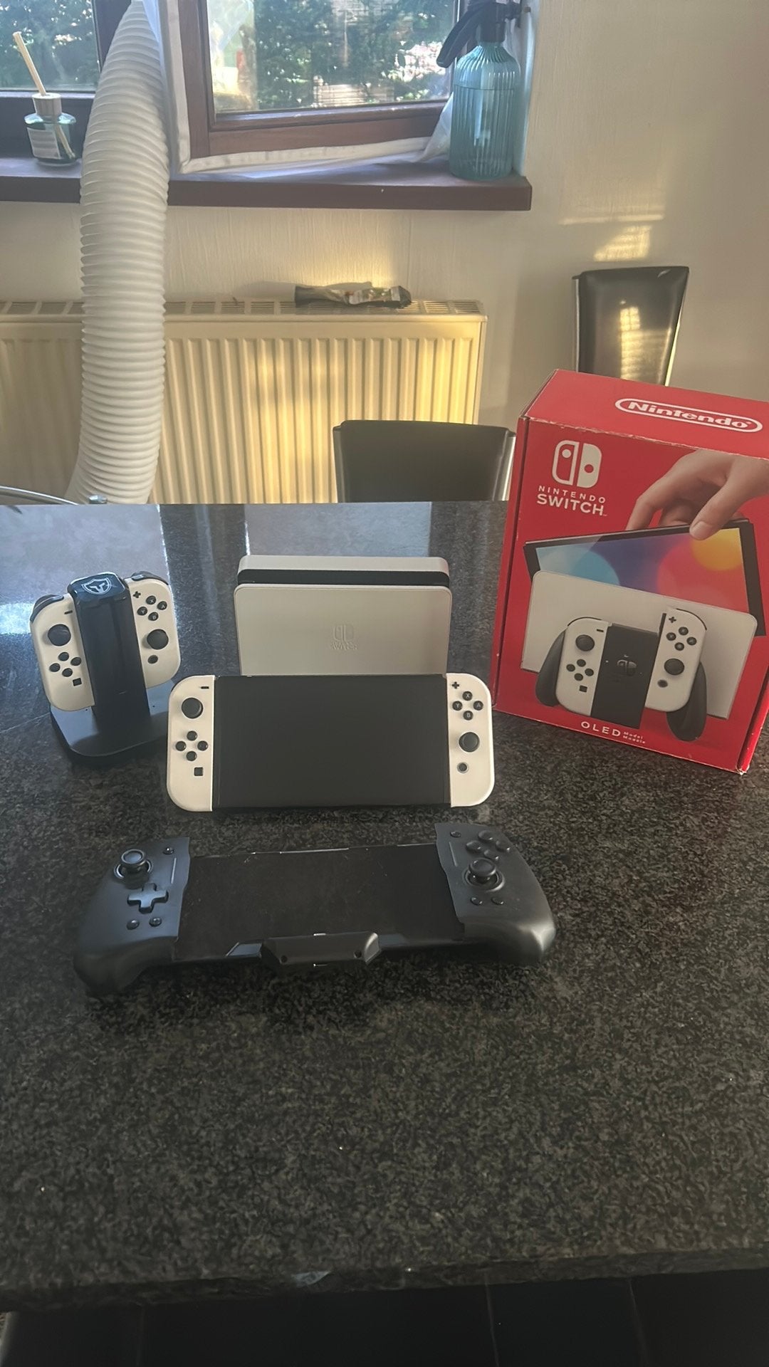Nintendo switch oled, Games en Spelcomputers, Spelcomputers | Nintendo Switch, Zo goed als nieuw, Switch OLED, Met 2 controllers