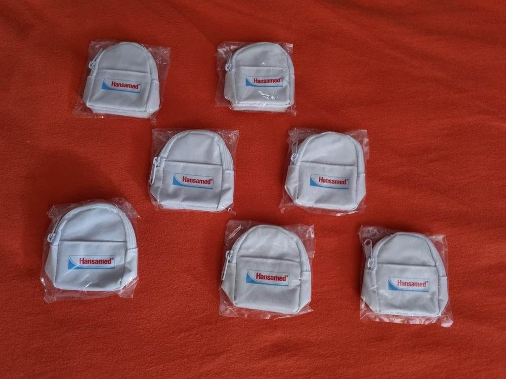 7 pochettes porte-monnaie clefs
NEUFS 8 cm, Enlèvement ou Envoi, Neuf