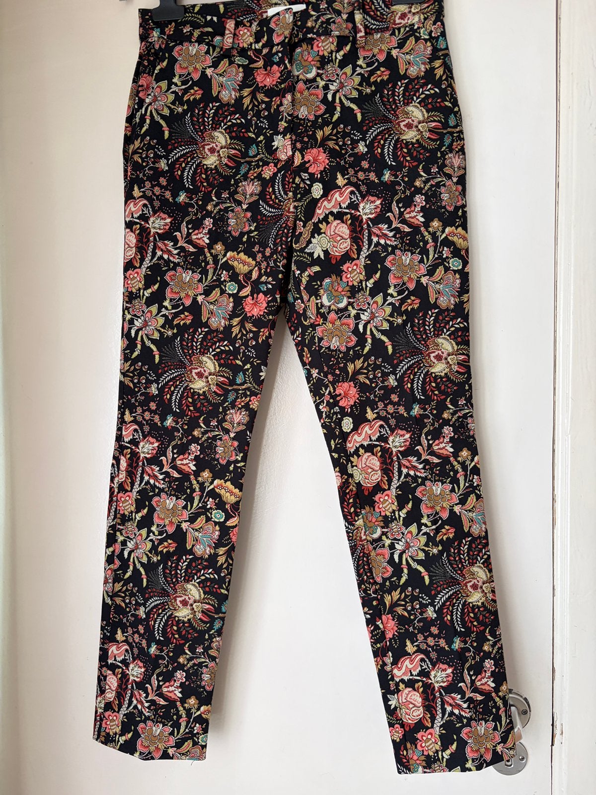 Broek H&M — maat 40 — kleurrijke bloemenprint, Kleding | Dames, Ophalen of Verzenden, Zo goed als nieuw, Zwart