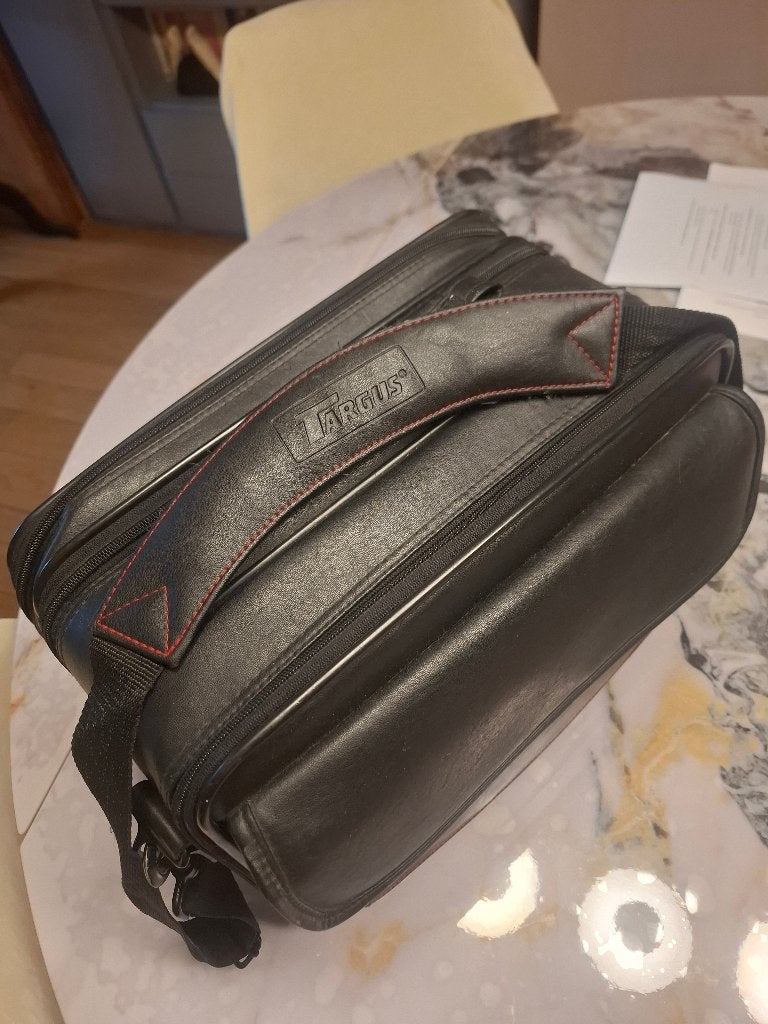 Targus reisetui, Ophalen, Gebruikt, Leer