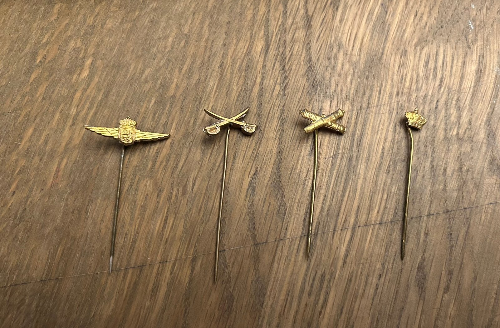 Lot van 4 spelden Belgisch Leger, Ophalen of Verzenden, Overige soorten