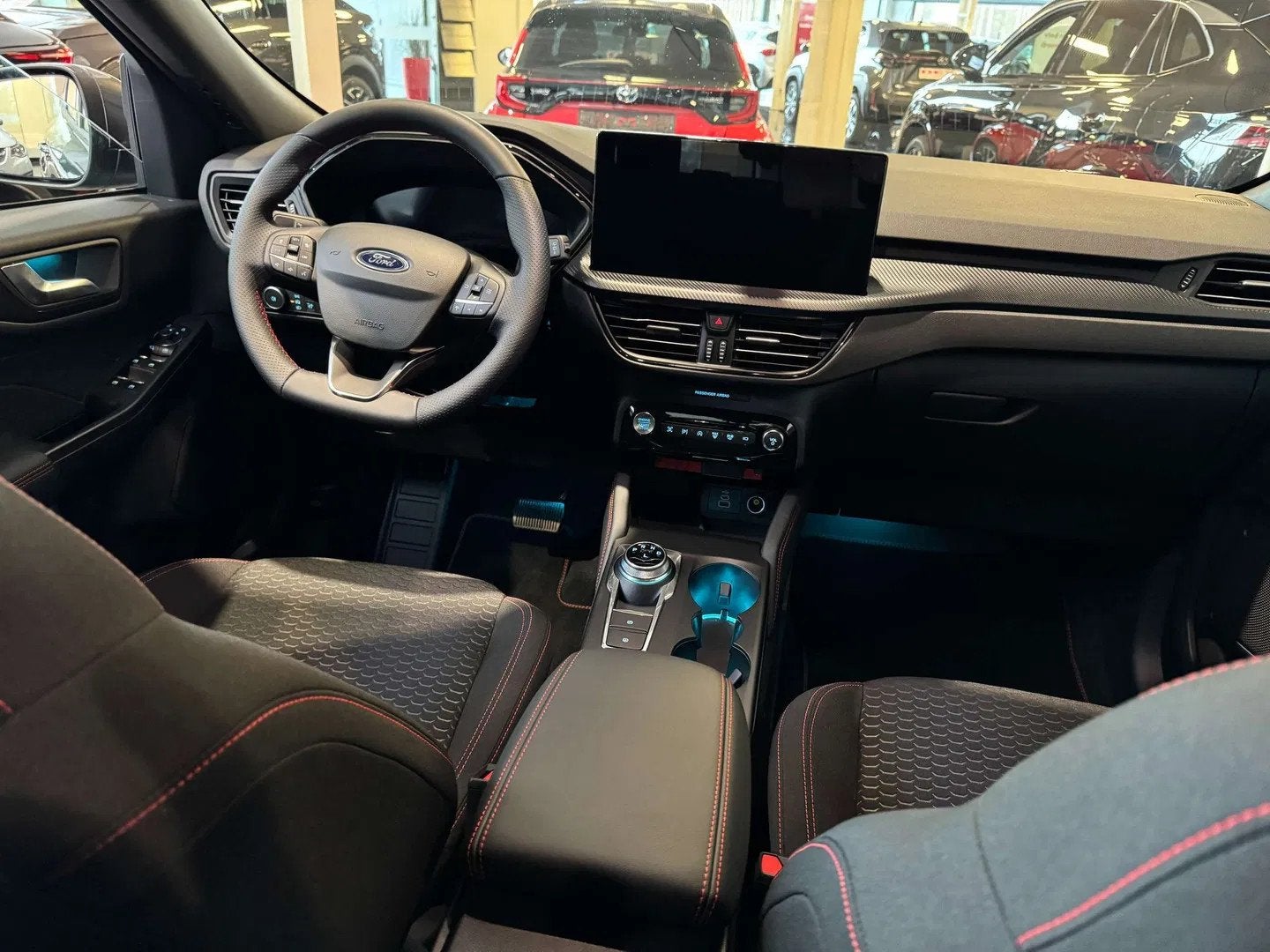 Ford Kuga Kuga 1.5 ST-LINE / NIEUWE WAGEN / 2 Jaar Garantie, Auto's, Automaat, Stof, Gebruikt, Zwart