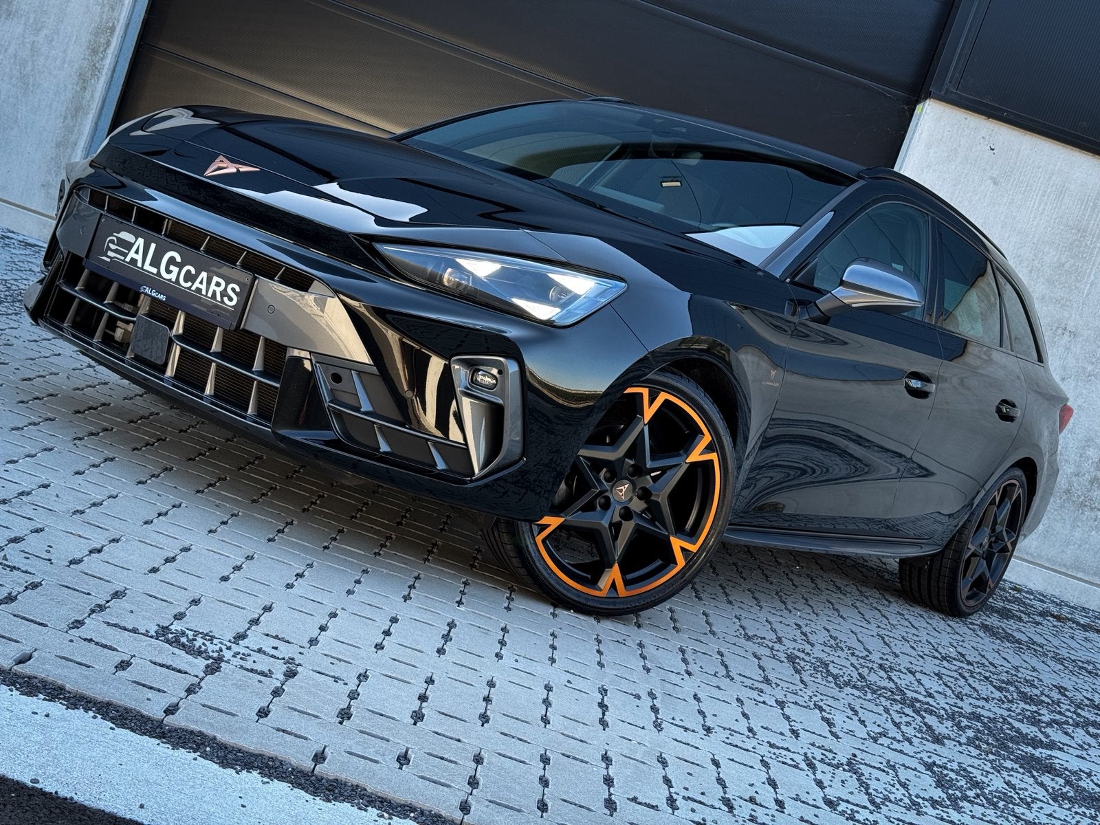 CUPRA Leon 1.5e TFSI NIGHT EDITION / PANO / CUPRA SEATS /TOP, Auto's, Dealer onderhouden, Leon, Zwart, Bedrijf