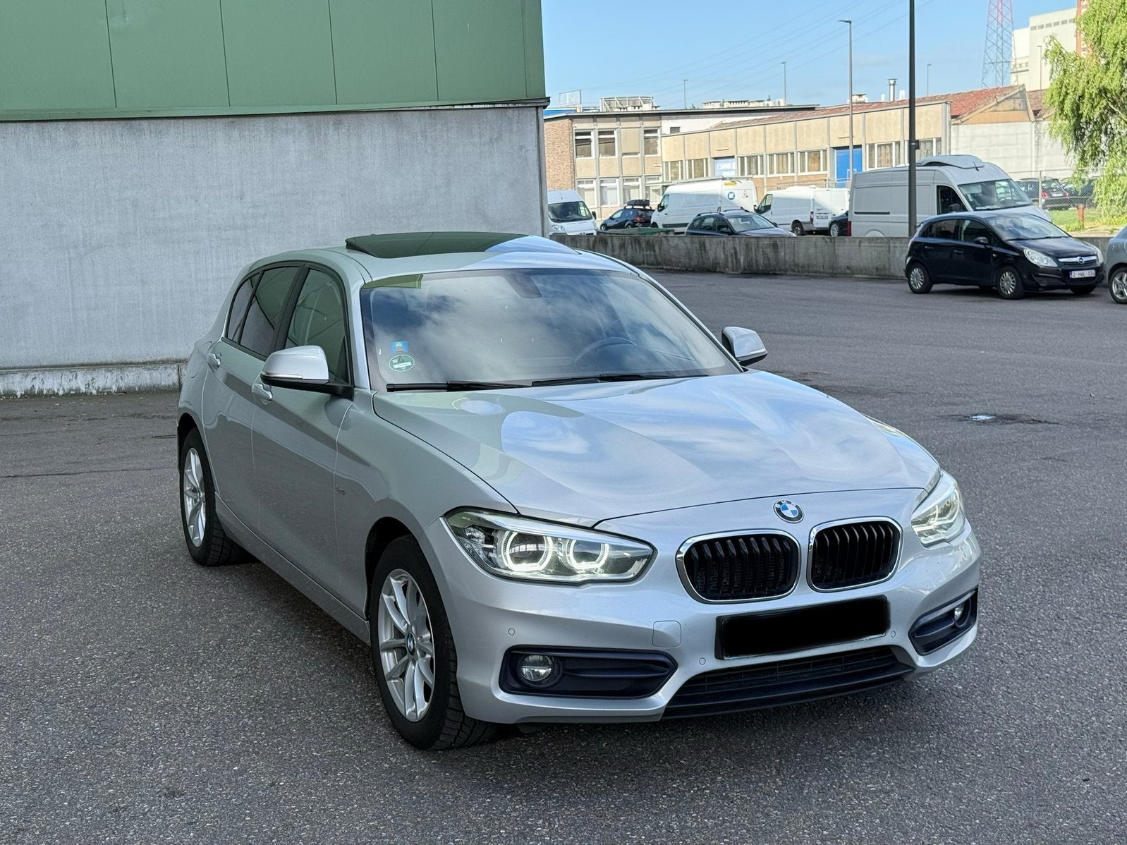 Bmw 116d sport line 2017, Autos, Cuir, Argent ou Gris, Achat, Boîte manuelle
