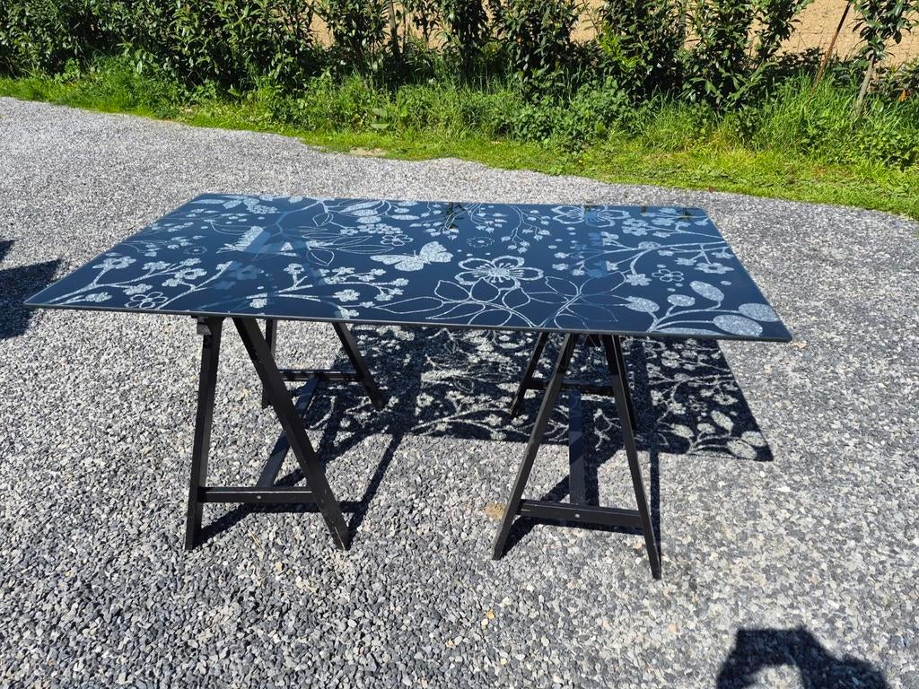 Ikea glazen tafel, Ophalen