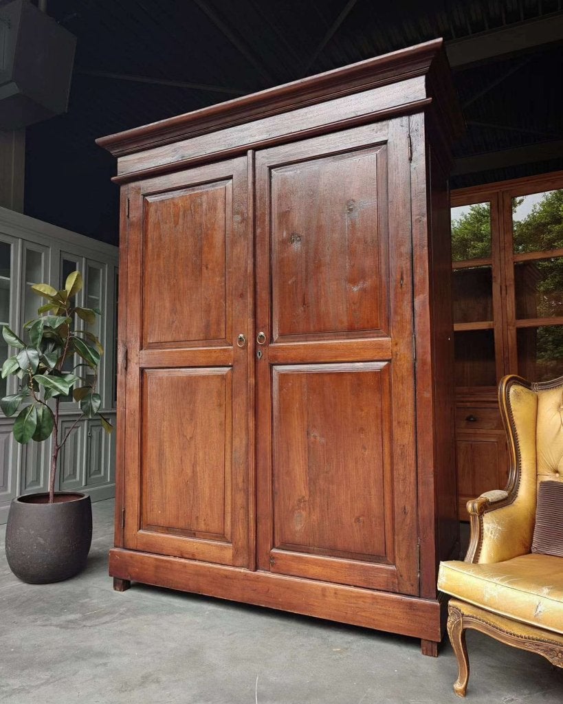 Grote teakhouten voorraadkast | Linnenkast teak #0210, Antiek en Kunst, Ophalen of Verzenden