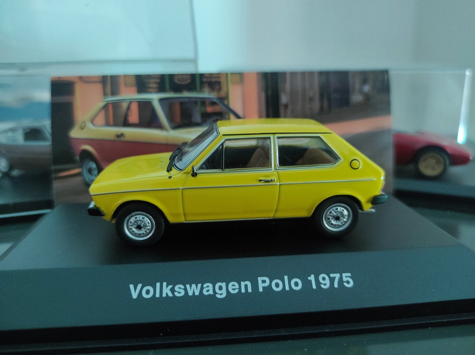Volkswagen Polo 1975 jaune 1:43 en vitrine, Enlèvement ou Envoi