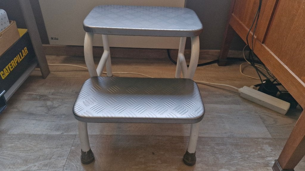 Marche pied, Huis en Inrichting, Woonaccessoires | Overige, Gebruikt, Metaal, Grijs, Modern, Ophalen