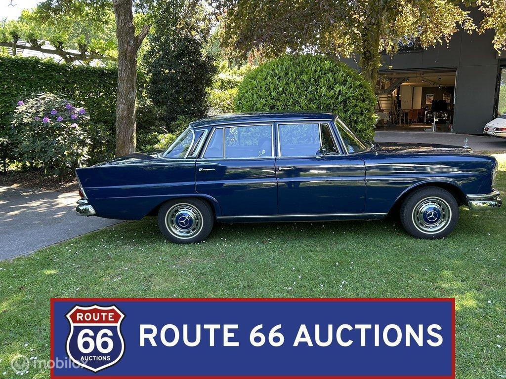 Mercedes-Benz 220S | 1961 | Route 66 Auctions, Auto's, Oldtimers, Zwart, Mercedes-Benz, Bedrijf, Handgeschakeld