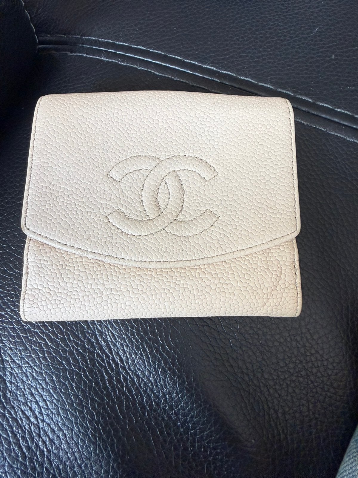 Chanel beige leren portemonnee met kaviaar, Handtassen en Accessoires, Ophalen of Verzenden, Zo goed als nieuw, Wit, Leder