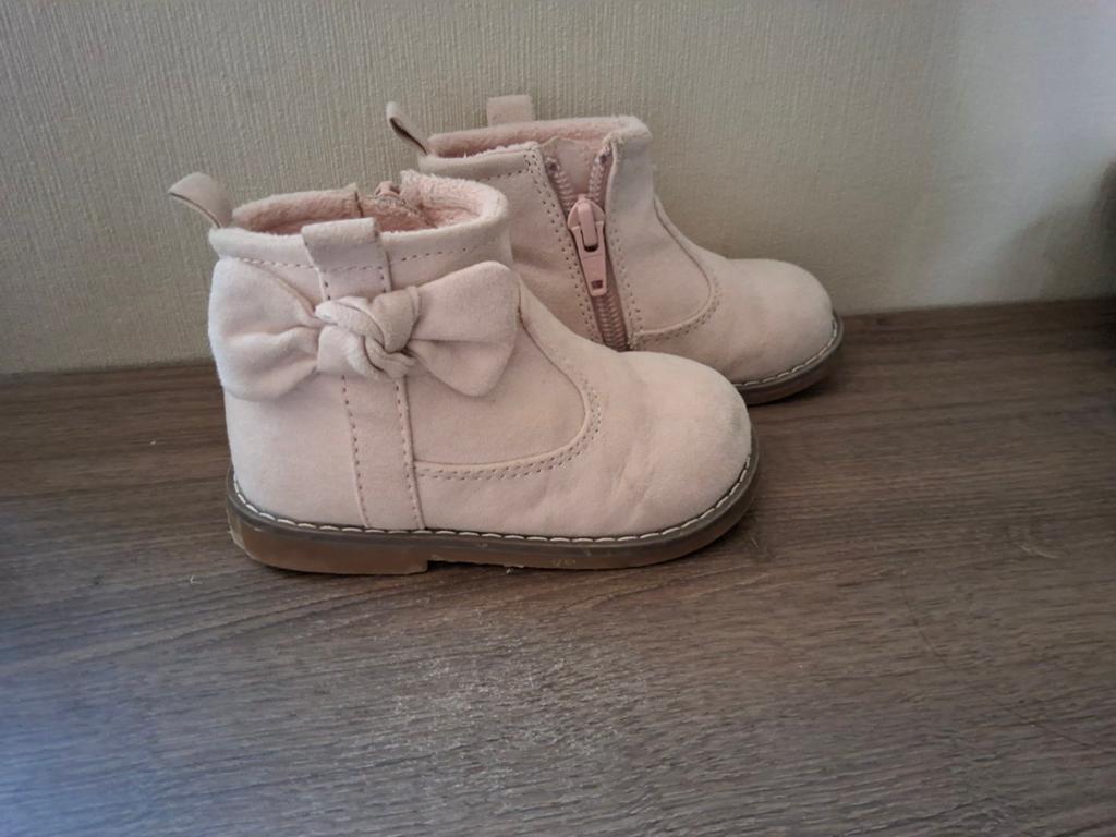 Schattige baby laarsjes licht roze h&m maat 20/21, Kinderen en Baby's, Babykleding | Schoentjes en Sokjes, Ophalen of Verzenden