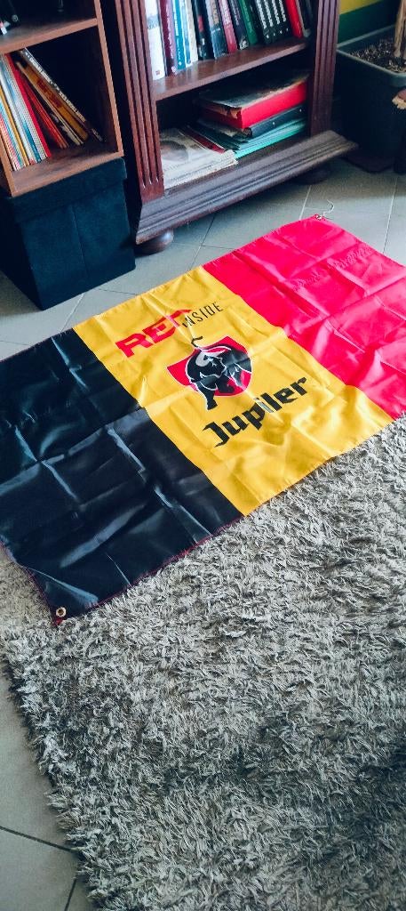 2 VERSCHILLENDE BELGISCHE VLAGGEN, Ophalen, Zo goed als nieuw