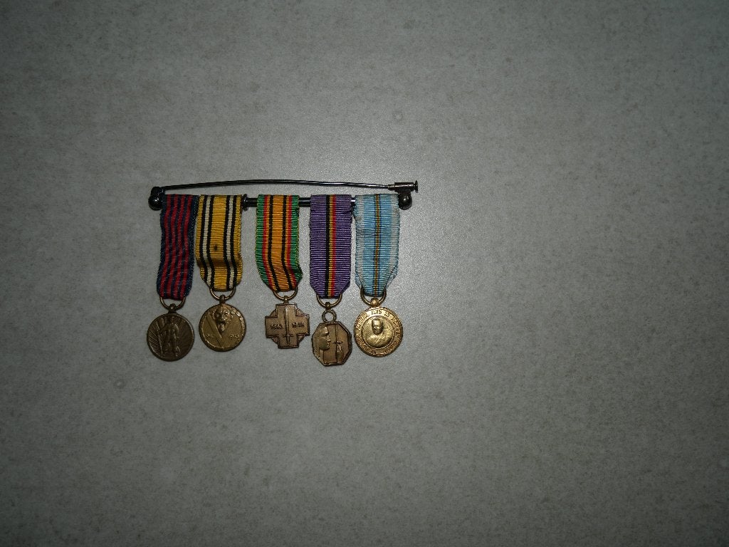 Bar met vrijwillige oorlogsversieringen 44/45, Verzamelen, Ophalen of Verzenden, Landmacht, Lintje, Medaille of Wings