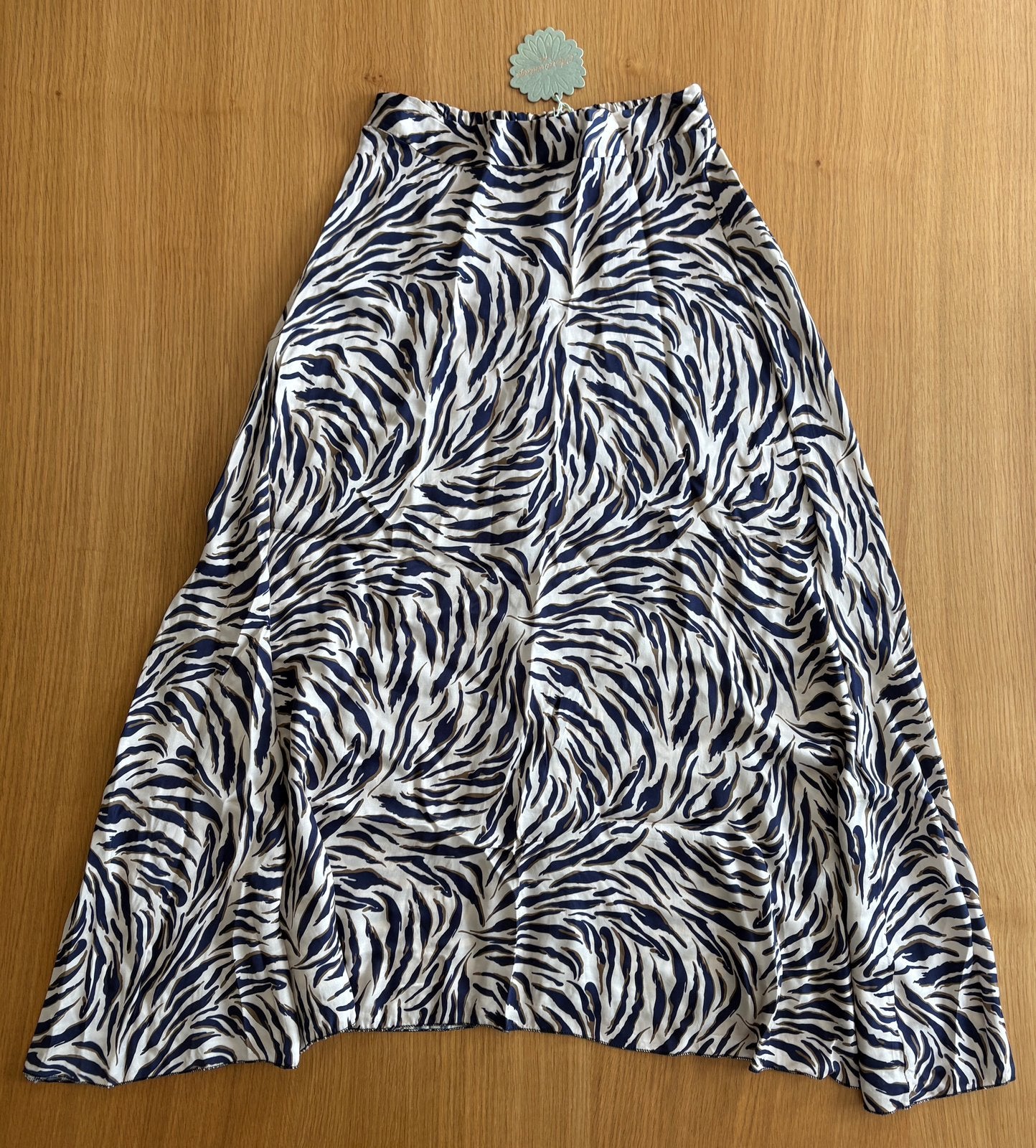 Jupe longue imprimée asymétrique - NEUVE - 38 - 35€, Kleding | Dames, Rokken, Maat 38/40 (M), Beige, Nieuw, Ophalen of Verzenden